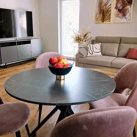 Apartament Parkowa 6a *